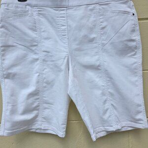 Briggs women's white shorts size 18